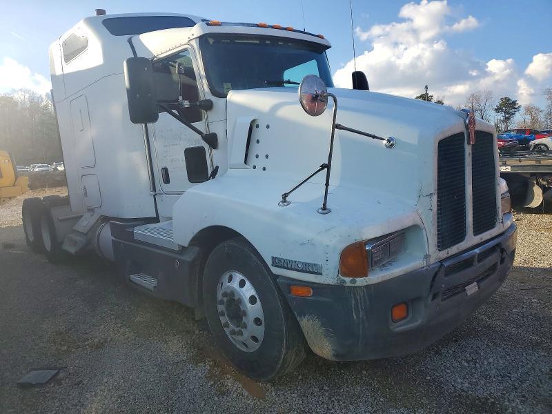 2005 Kenworth T600 Semi Truck