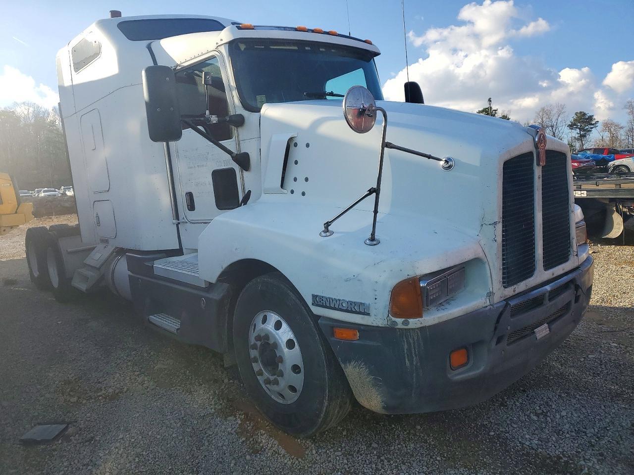2005 Kenworth T600 Semi Truck