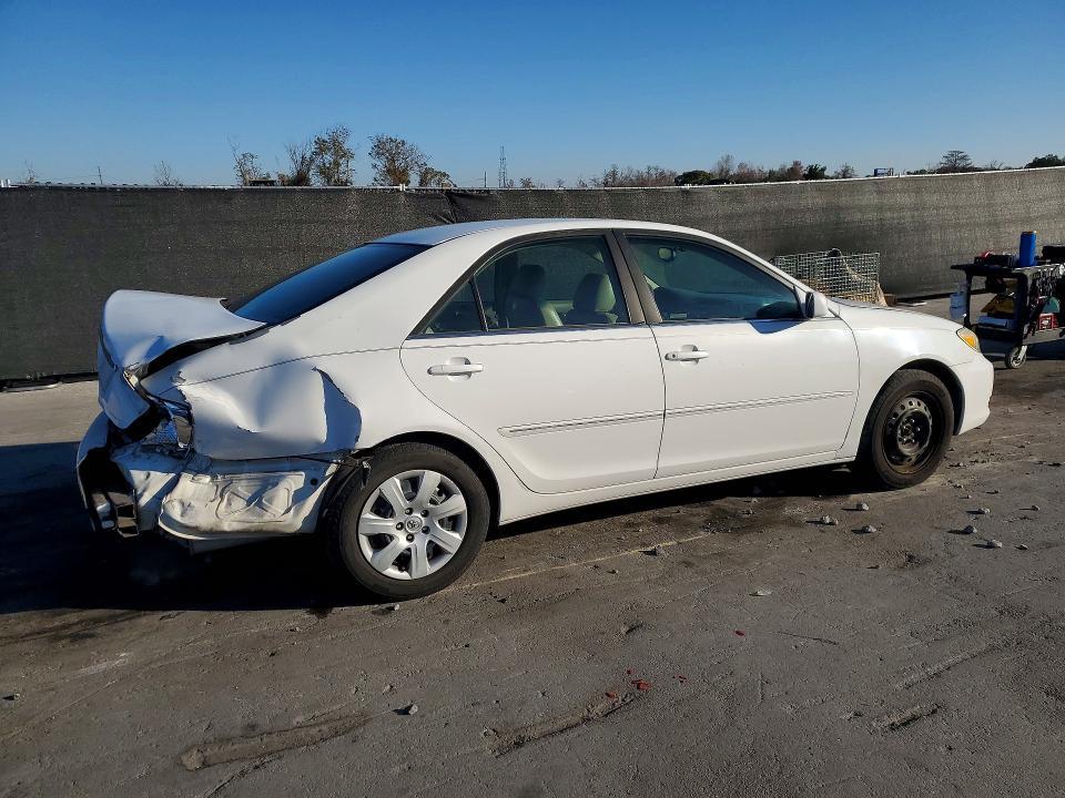 2004 Toyota Camry le