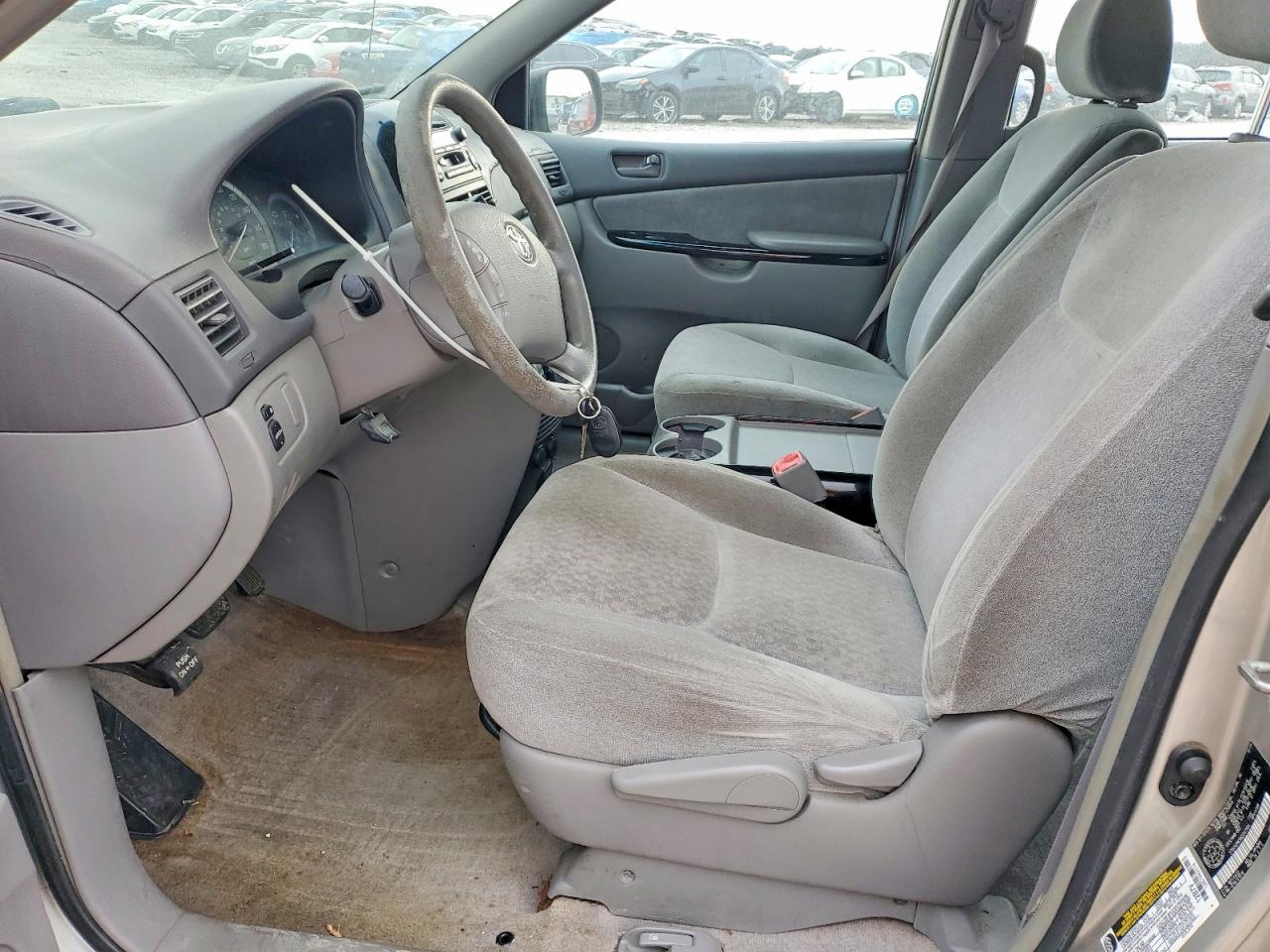 2005 Toyota Sienna ce