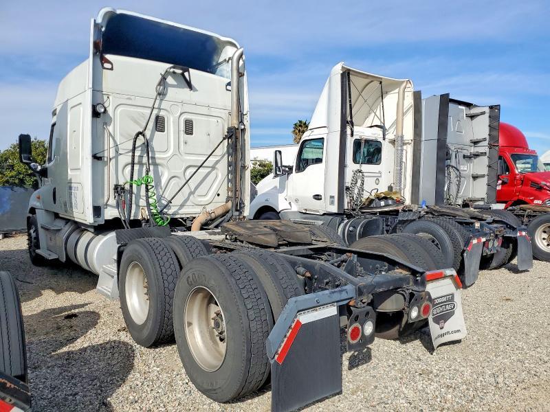 2015 Freigliner 2015 Freightliner Cascadia Semi Truck