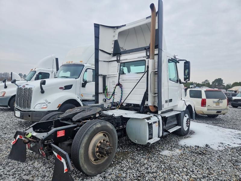 2017 Volvo VNL Semi Truck