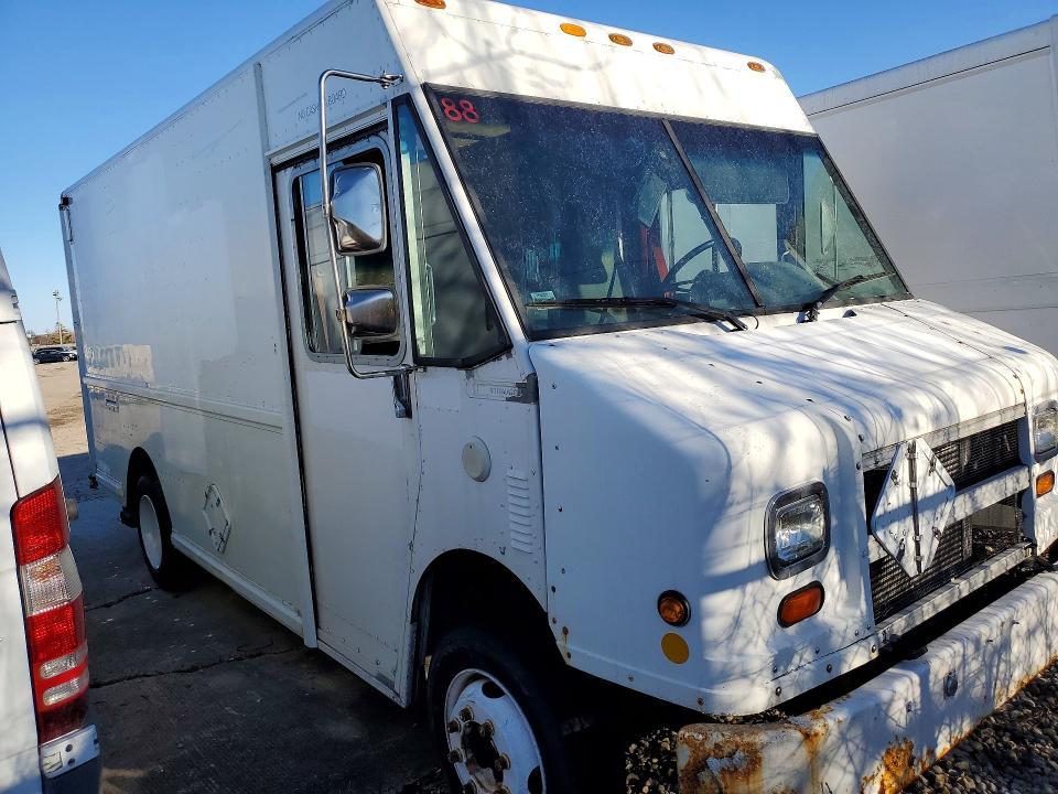 2001 Freightliner Mt45g Delivery Truck