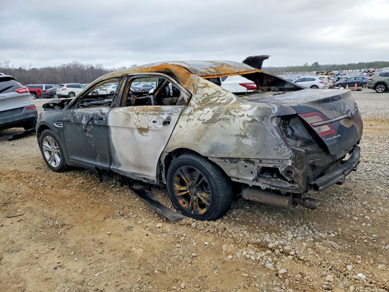 2018 Ford Taurus se