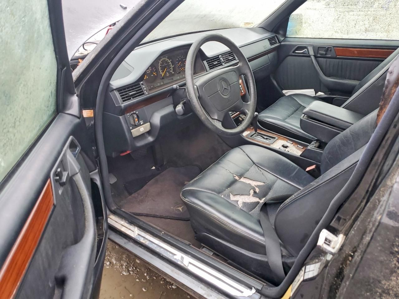 1995 Mercedes-Benz E 320 Base