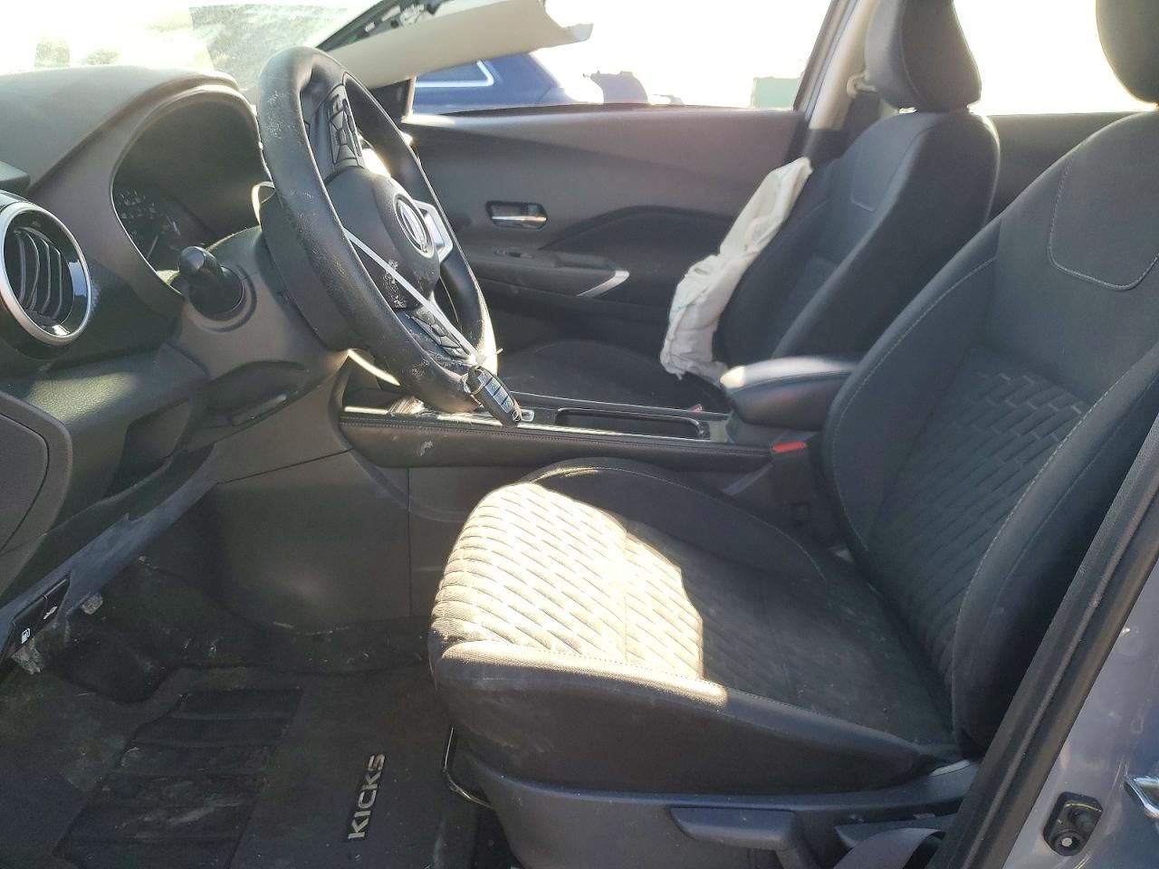 2022 Nissan Kicks sv