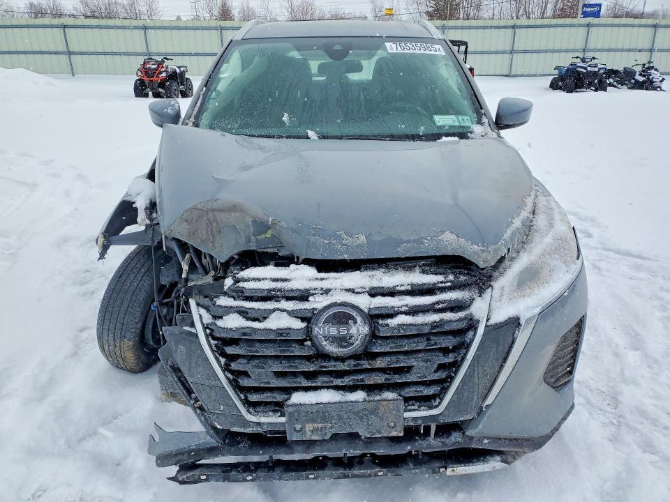 2022 Nissan Kicks sv
