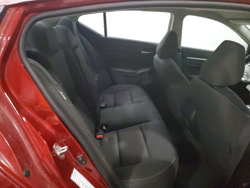 2022 Niss Altima sv