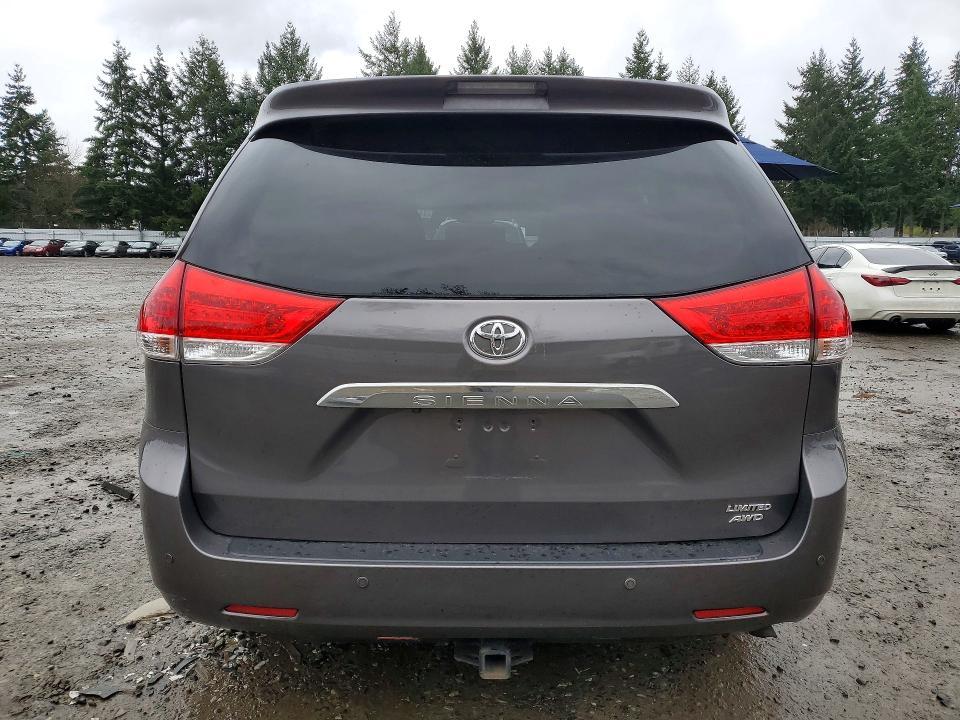 2014 Toyota Sienna Limited 7-passenger
