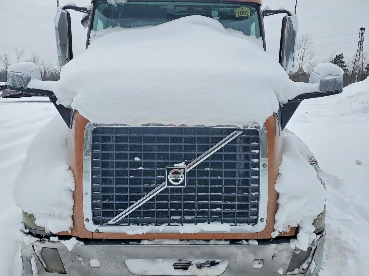 2015 Volvo VNL Semi Truck