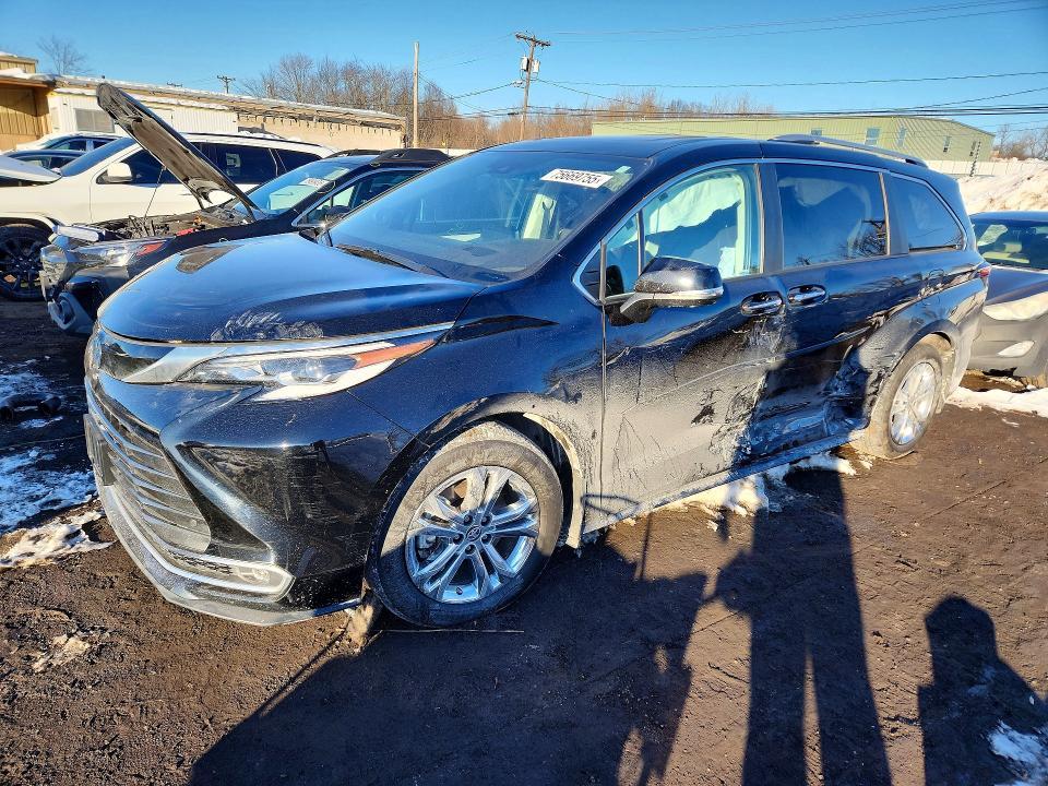 2023 Toyota Sienna Platinum 7-passenger