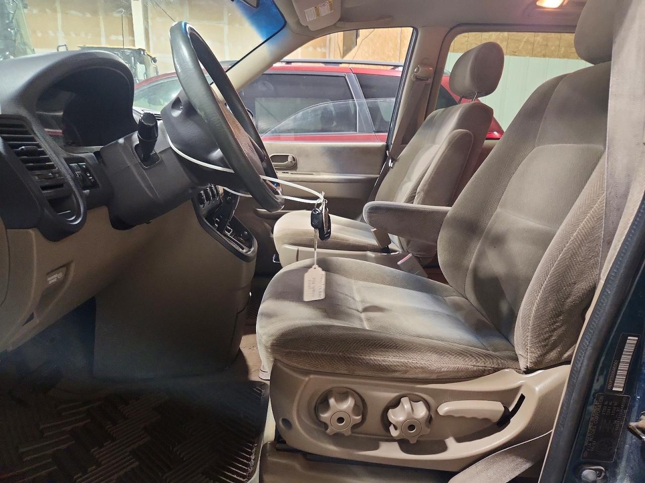 2003 KIA Sedona ex