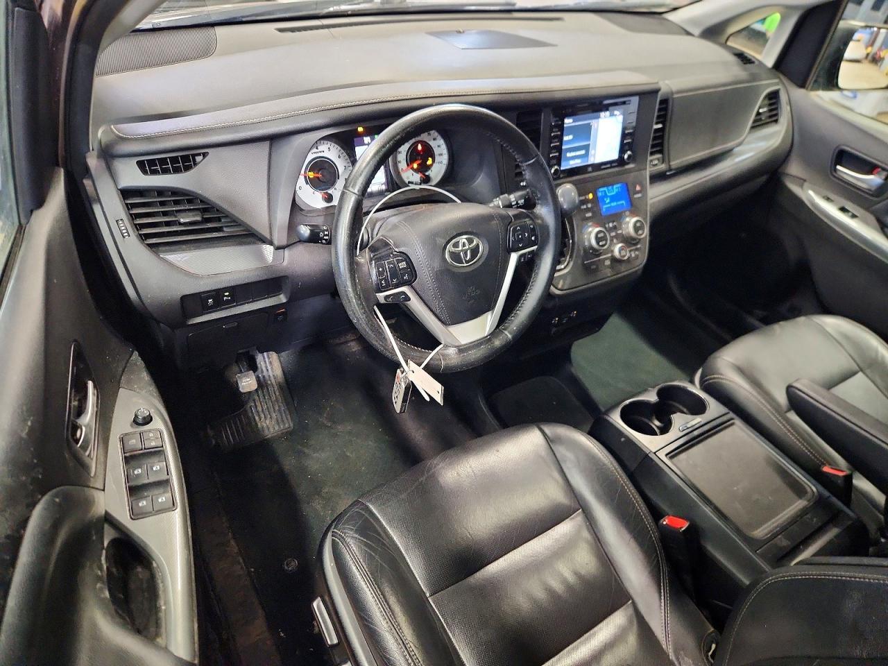 2020 Toyota Sienna se