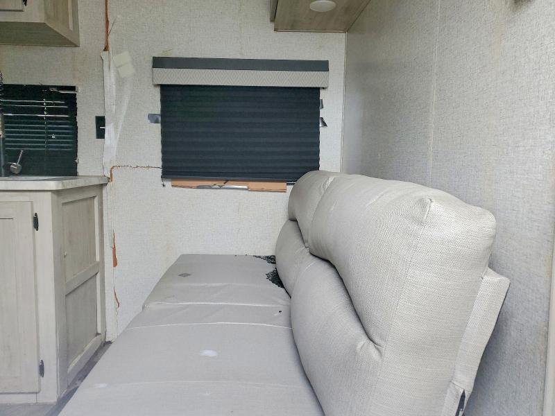 2022 East Manufacturing Della Terr-Camper