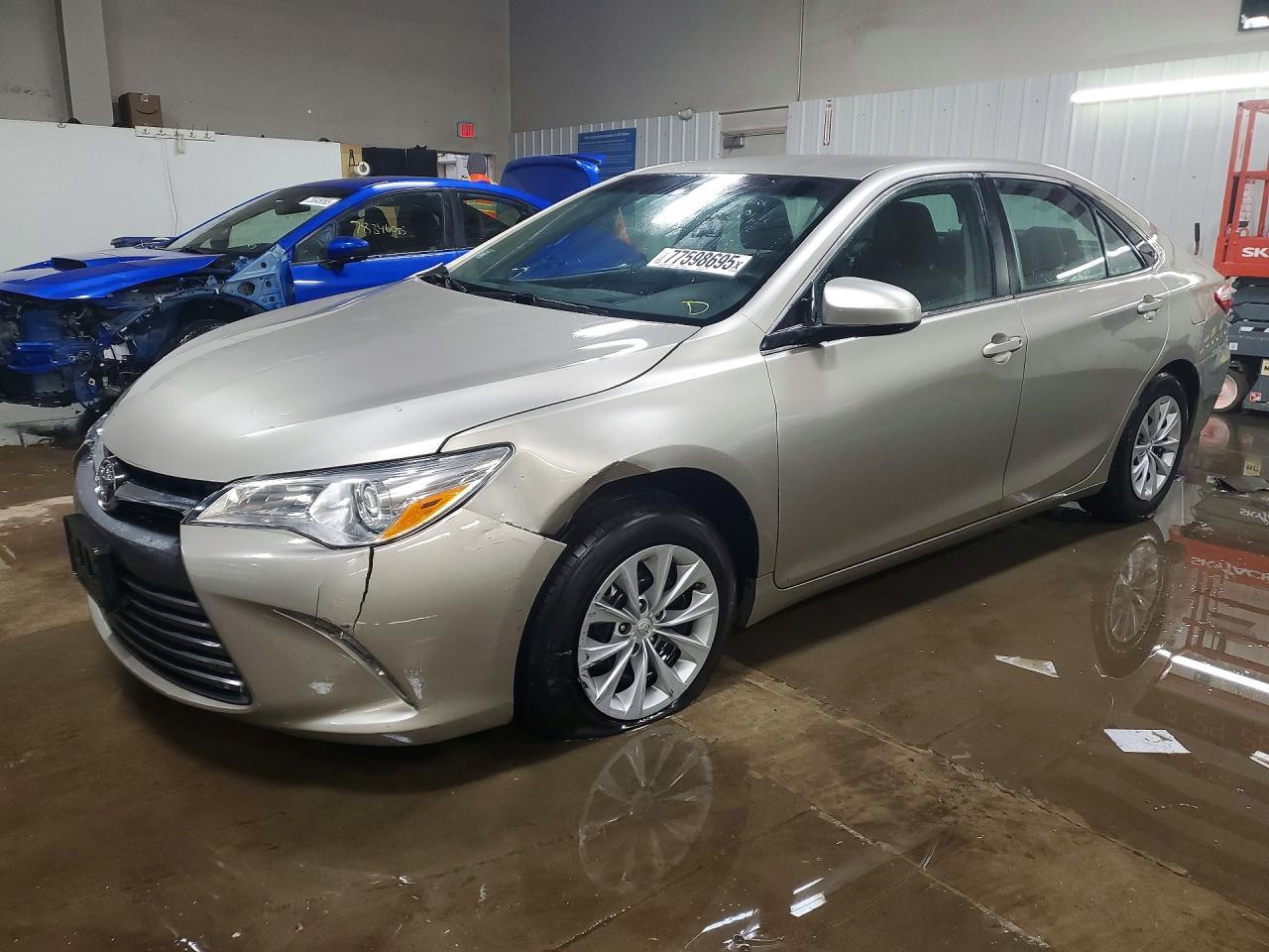 2016 Toyota Camry le