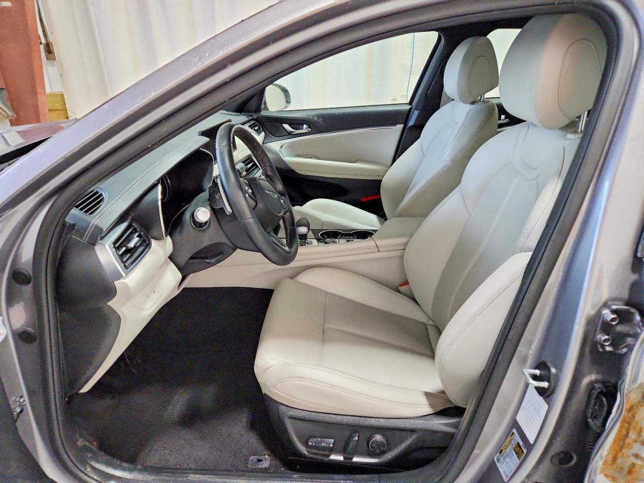 2025 Genesis G70 Base