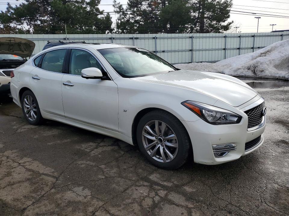 2017 Infiniti Q70 3.7