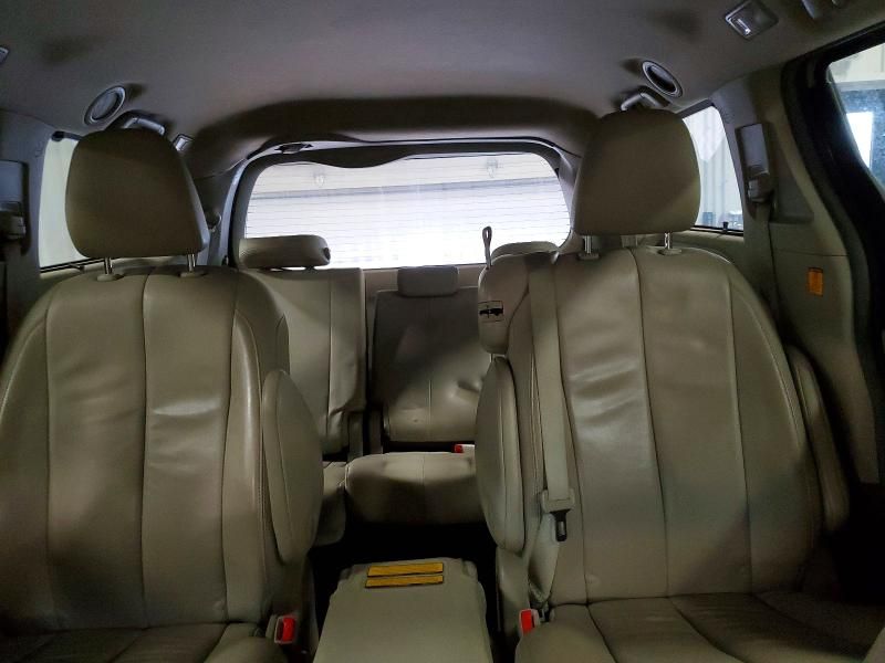 2013 Toyota Sienna xle