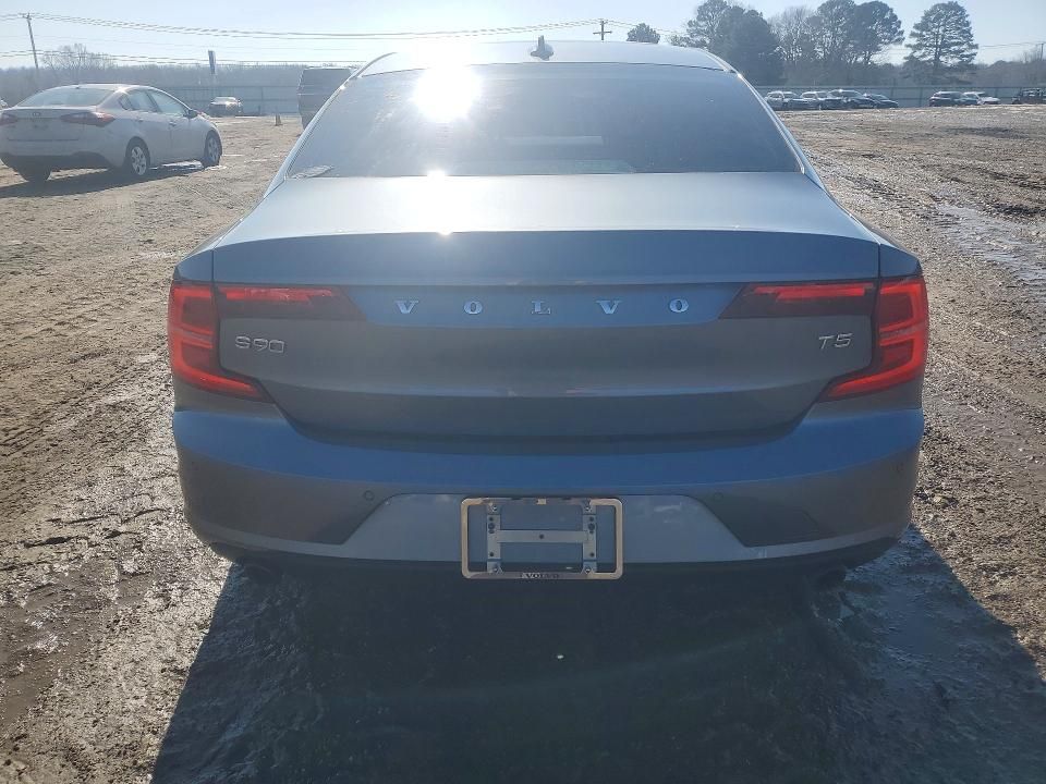 2018 Volvo S90 T5 Momentum