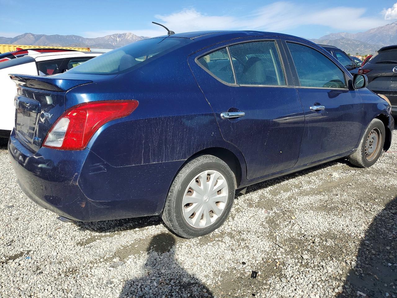 2013 Nissan Versa s
