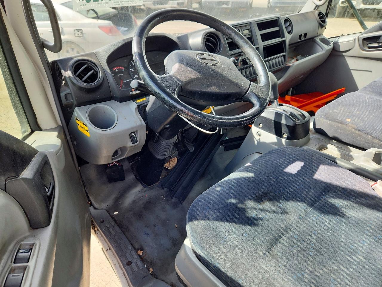 2016 Hino 195 BOX Truck