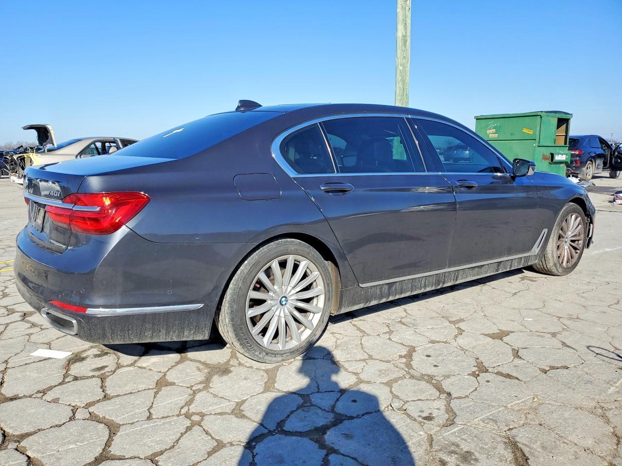 2016 BMW 740 i