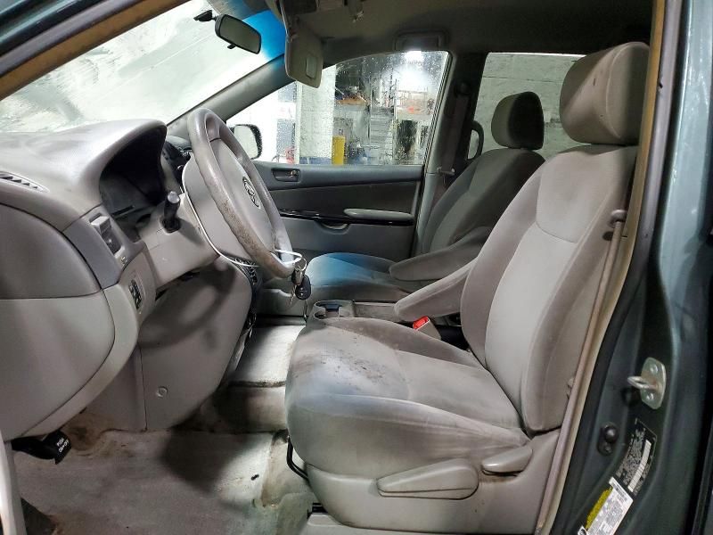 2005 Toyota Sienna ce