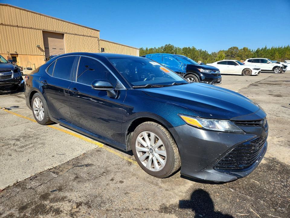 2020 Toyota Camry le