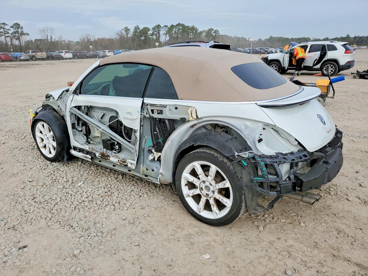 2019 Volkswagen Beetle s