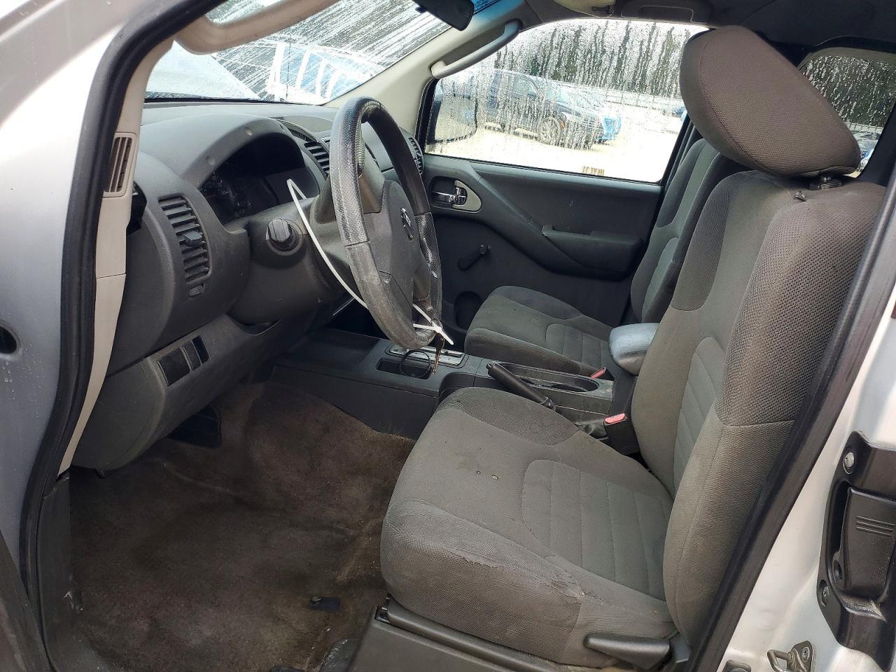 2010 Nissan Frontier King cab se