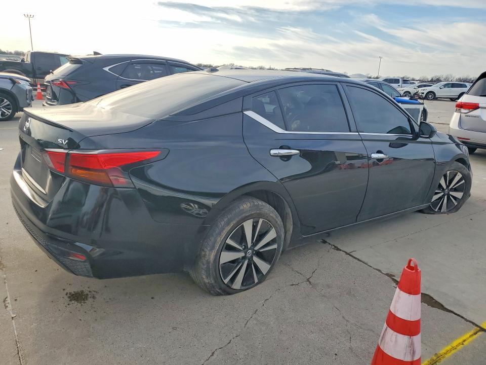 2021 Niss Altima 2.5 sv
