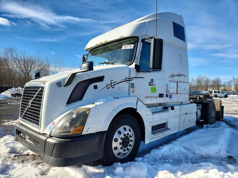 2011 Volvo VNL Semi Truck