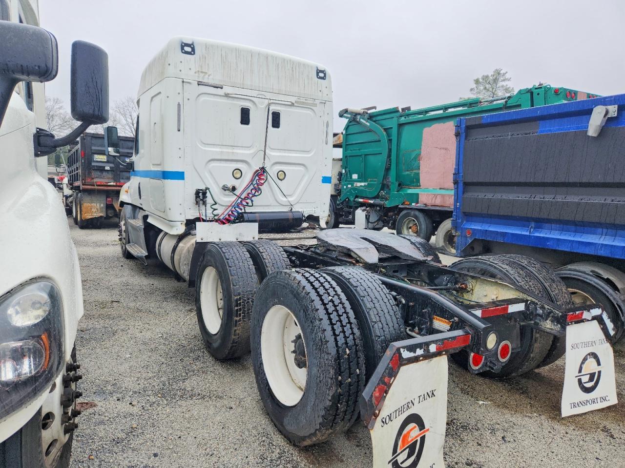 2014 Freightliner Cascadia Semi Truck