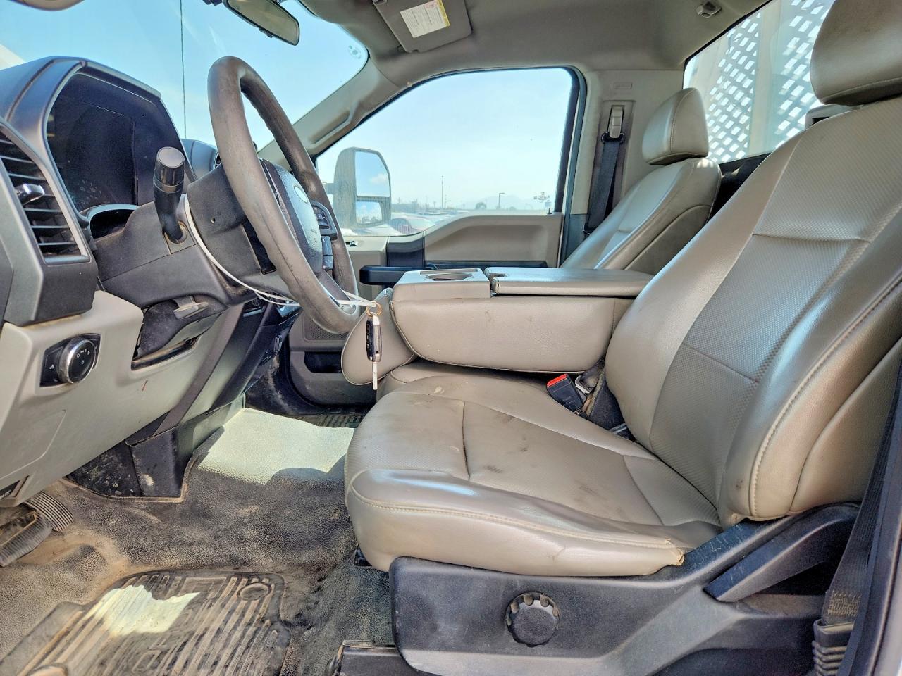 2020 Ford F450 Super Duty Flatbed Truck