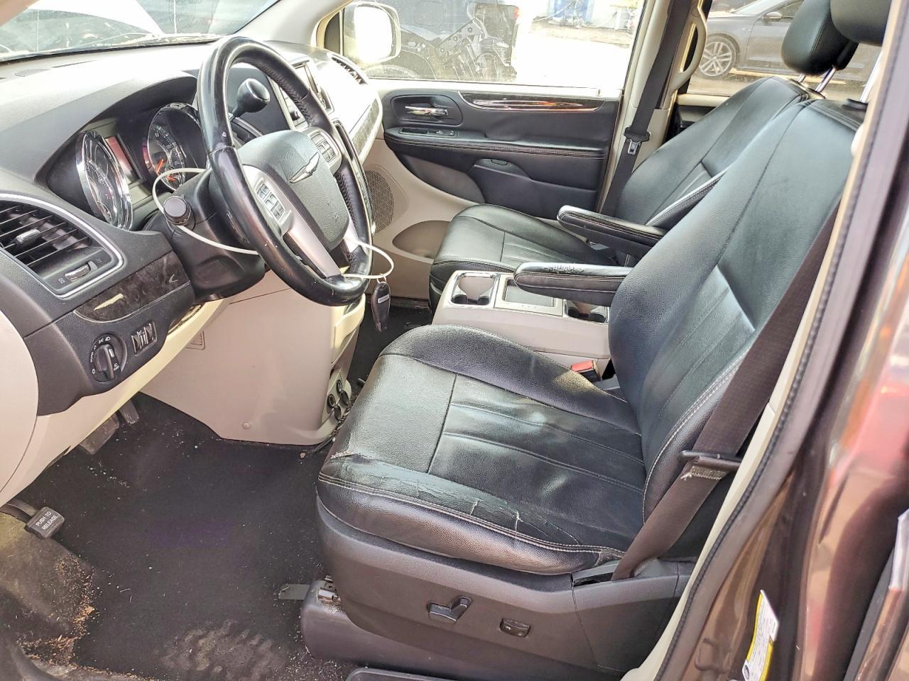 2016 Chrysler Town & Country Touring
