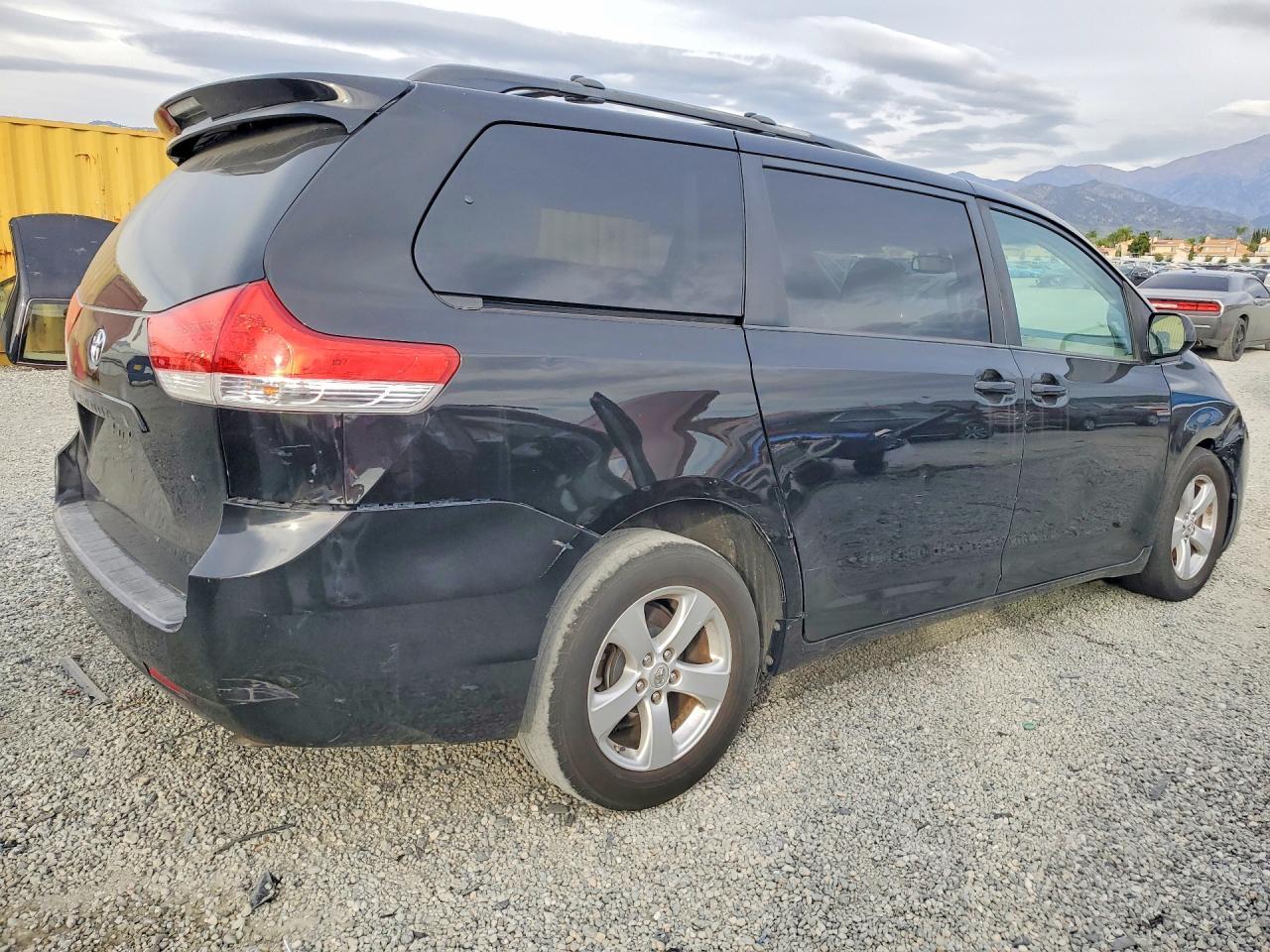 2013 Toyota Sienna le