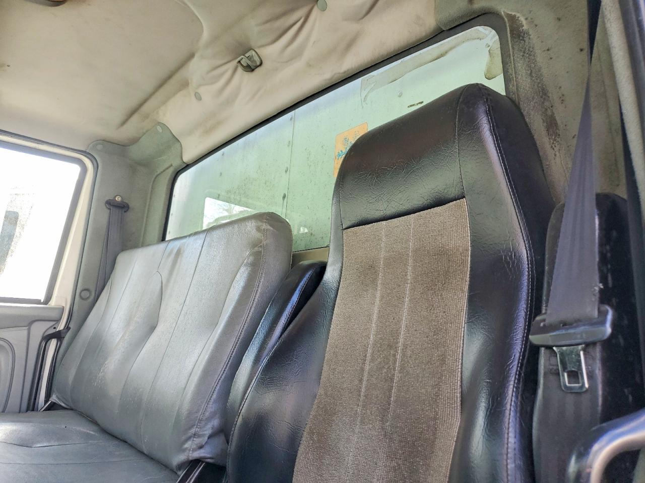 2005 International 4300 BOX Truck