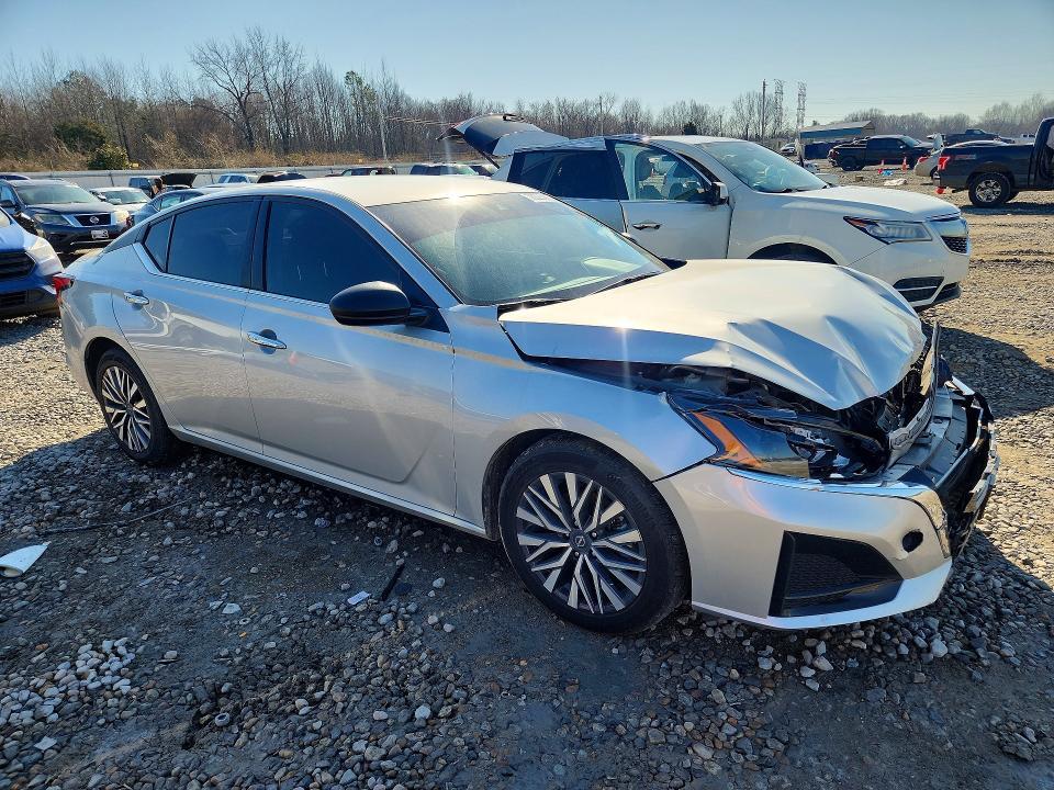 2024 Nissan Altima sv