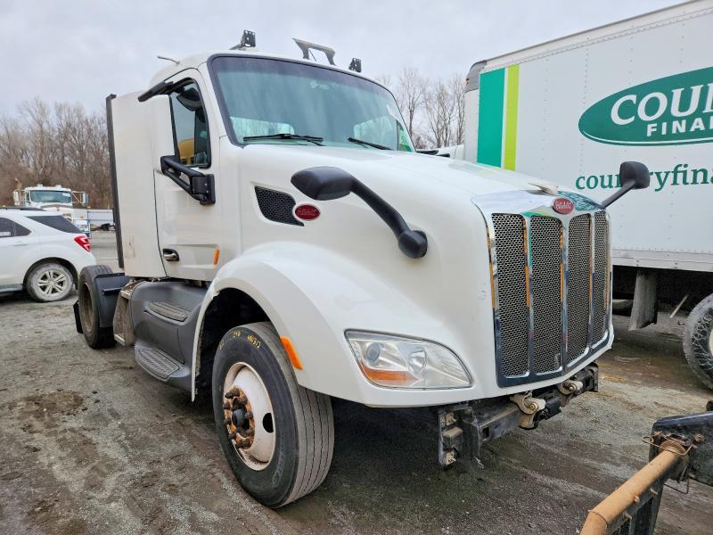 2018 Peterbilt 579 Semi Truck
