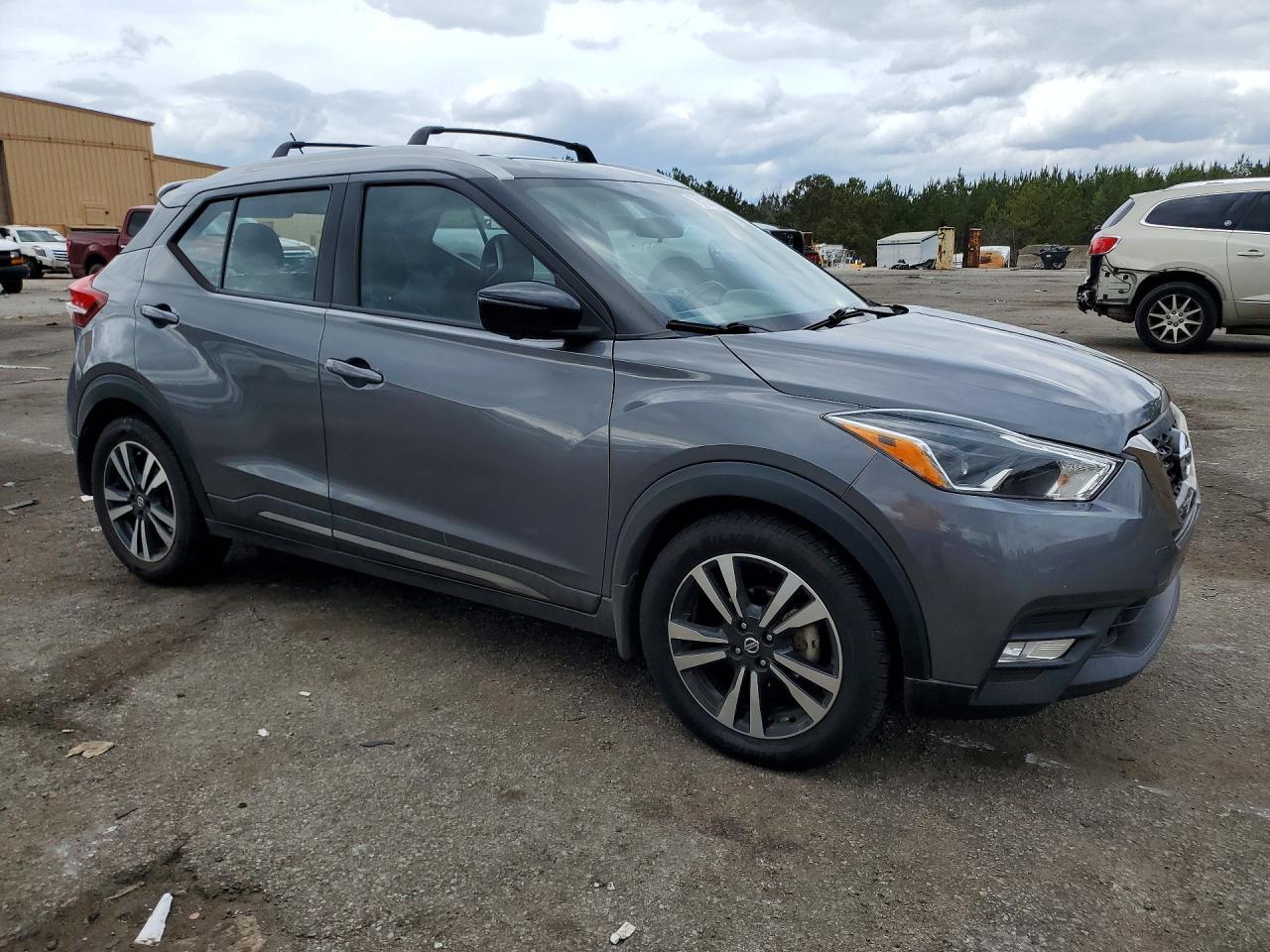 2019 Nissan Kicks s