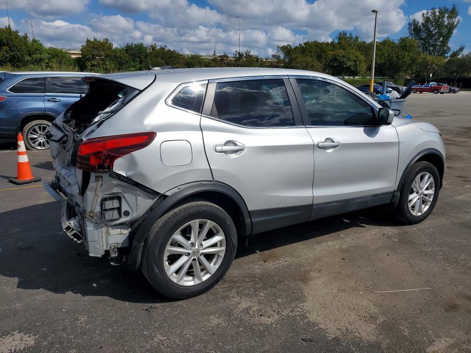 2017 Nissan Rogue Sport s