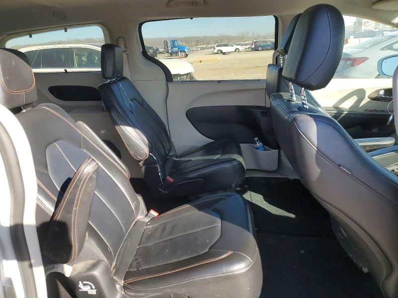 2017 Chrysler Pacifica Touring l