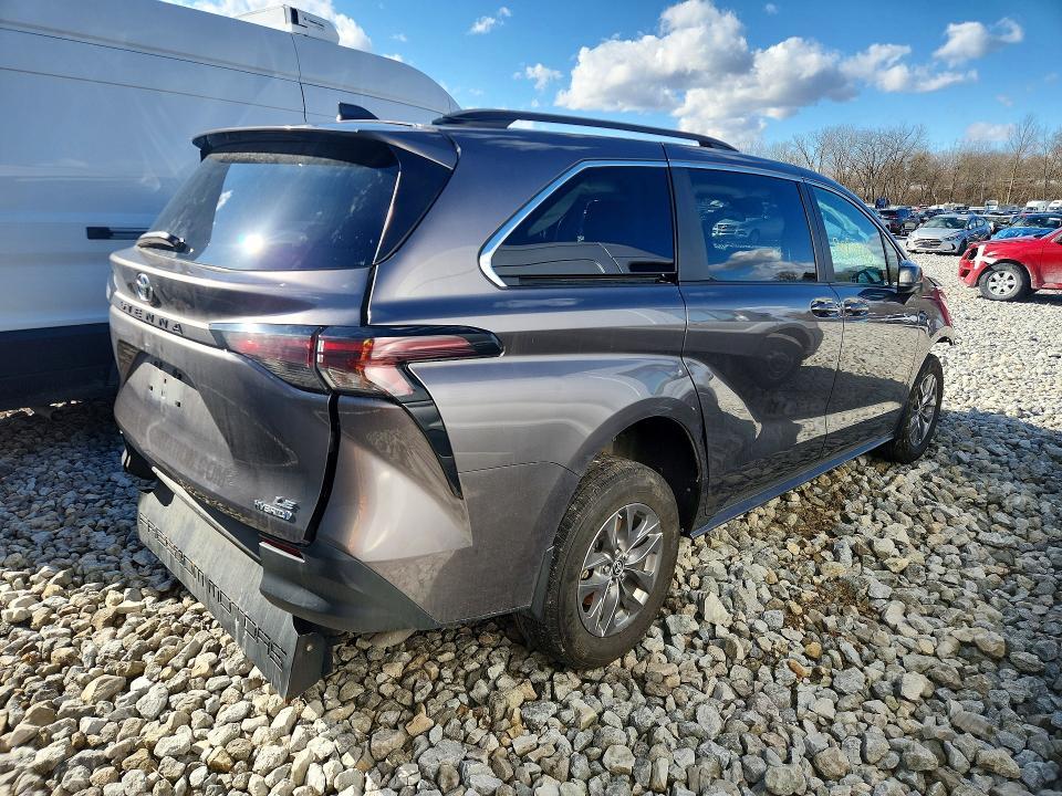 2023 Toyota Sienna le