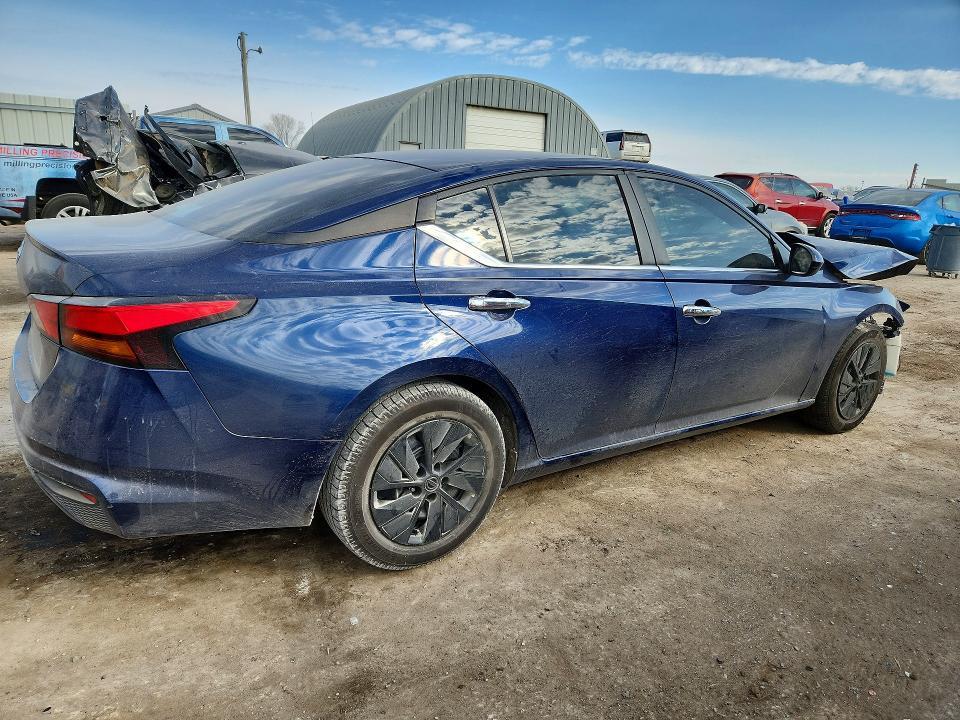 2022 Niss Altima 2.5 s
