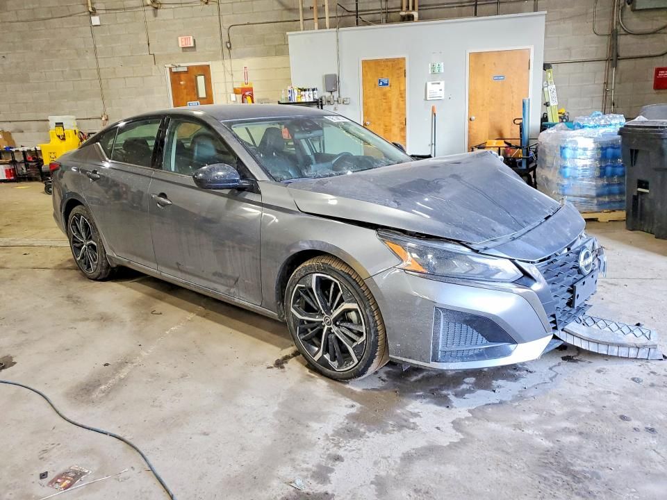 2024 Nissan Altima sr