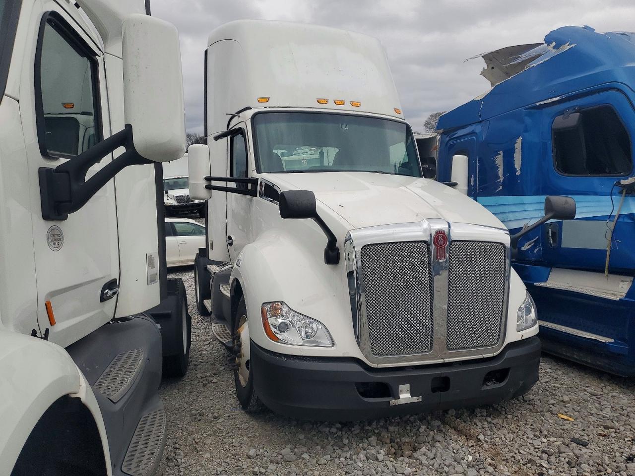 2019 Kenworth T680 Semi Truck