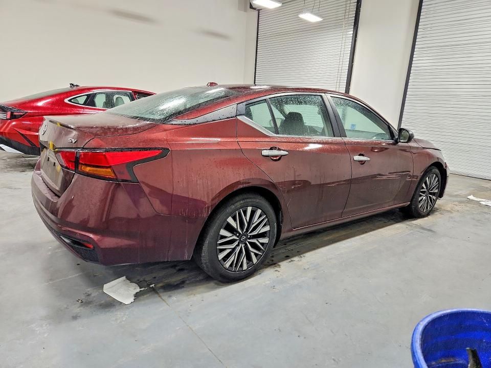 2024 Nissan Altima sv