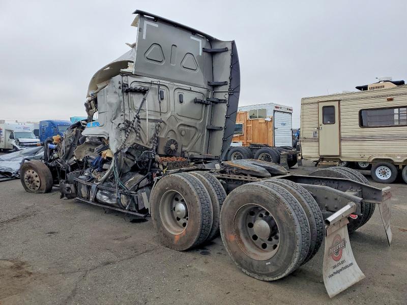 2021 Freightliner Cascadia 1-semi Truck