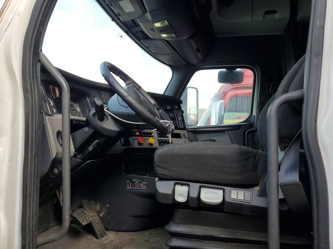 2019 Freightliner Cascadia 1-Semi Truck