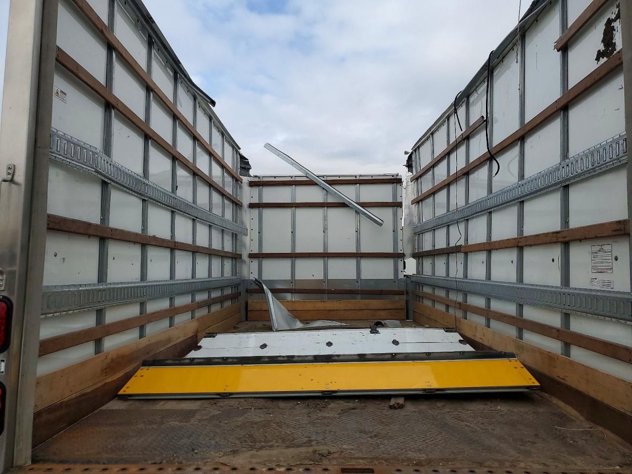 2024 Isuzu NPR HD BOX Truck